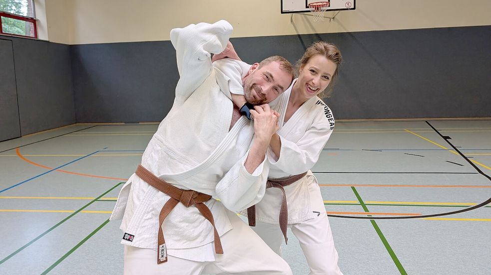 Die Auricherin Kathrin Reck (1. Vorsitzende) und Thido Klöpper (2. Vorsitzender) aus Münkeboe sind das neue Führungsduo beim Judo-Club Aurich. Beide bereiten sich gemeinsam auf die Prüfungen zum Schwarz-Gurt vor. Foto: privat