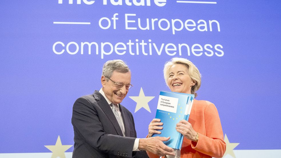 Im September übergab Mario Draghi einen Bericht über die Wettbewerbsfähigkeit Europas an die Kommissionspräsidentin Ursula von der Leyen. Foto: Wiktor Dabkowski/dpa/ZUMA Press Wire