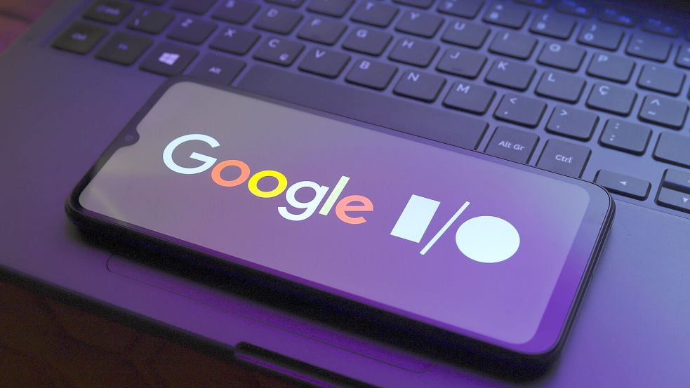 Chatbots wie ChatGPT haben Google zuletzt oft in den Schatten gestellt – doch der Internet-Riese geht zum Gegenangriff über. Foto: IMAGO / NurPhoto