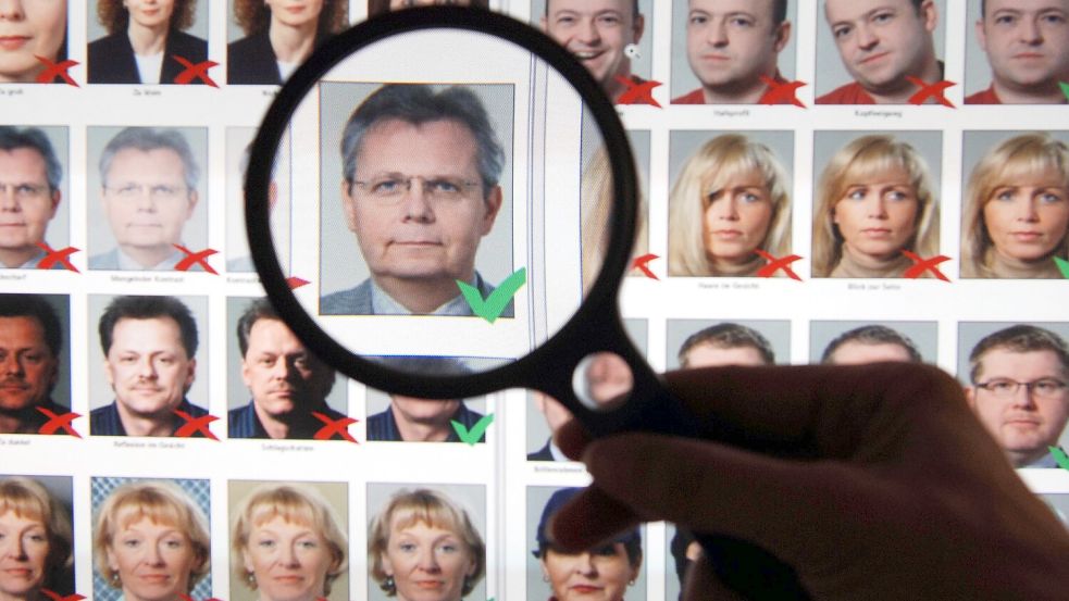 Für Passfotos gelten demnächst neue Regeln. In Südbrookmerland ist man sich jedoch noch uneins über die künftige Vorgehensweise. Foto: Jens Büttner/DPA