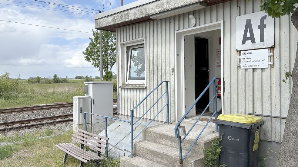 Das Gebäude des Stellwerks in Abelitz. Foto: Aiko Recke