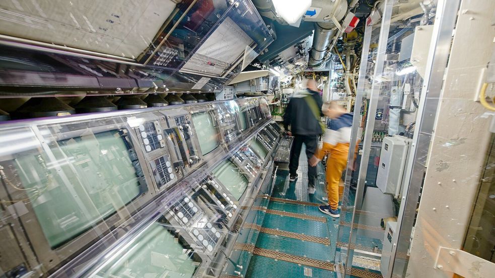 In den vergangenen Monaten wurde das 48 Meter lange und 350 Tonnen schwere Unterseeboot aufwendig für die Eröffnung vorbereitet. Foto: Uwe Anspach/dpa