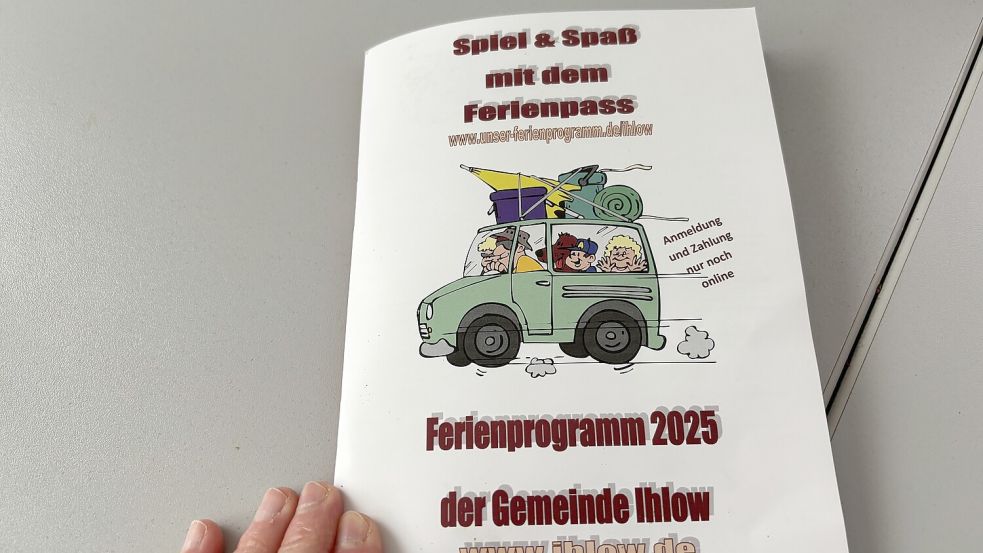 Das Ferienprogramm gibt es noch als Heft. Aber Anmeldung und Bezahlung laufen online. Foto: Christin Wetzel