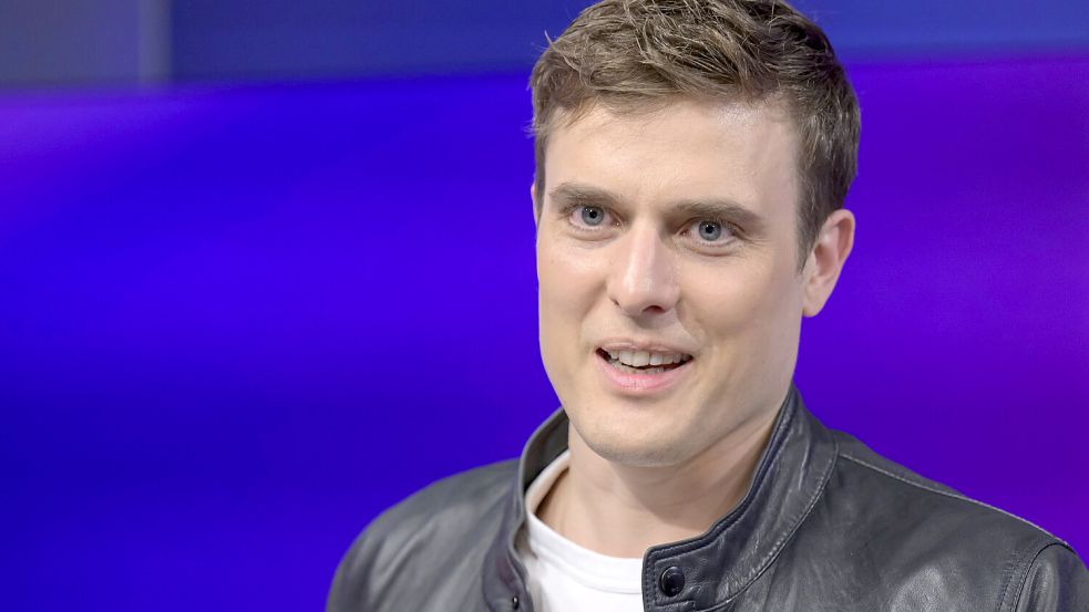 Am Sonntagabend hat sich Constantin Schreiber nach rund acht Jahren als Sprecher der „Tagesschau“ von einem Millionenpublikum verabschiedet. Seine nächste Station steht bereits fest. Foto: IMAGO / HMB-Media