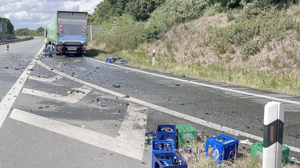 Die Fahrbahn wurde stark verunreinigt. Foto: Polizei