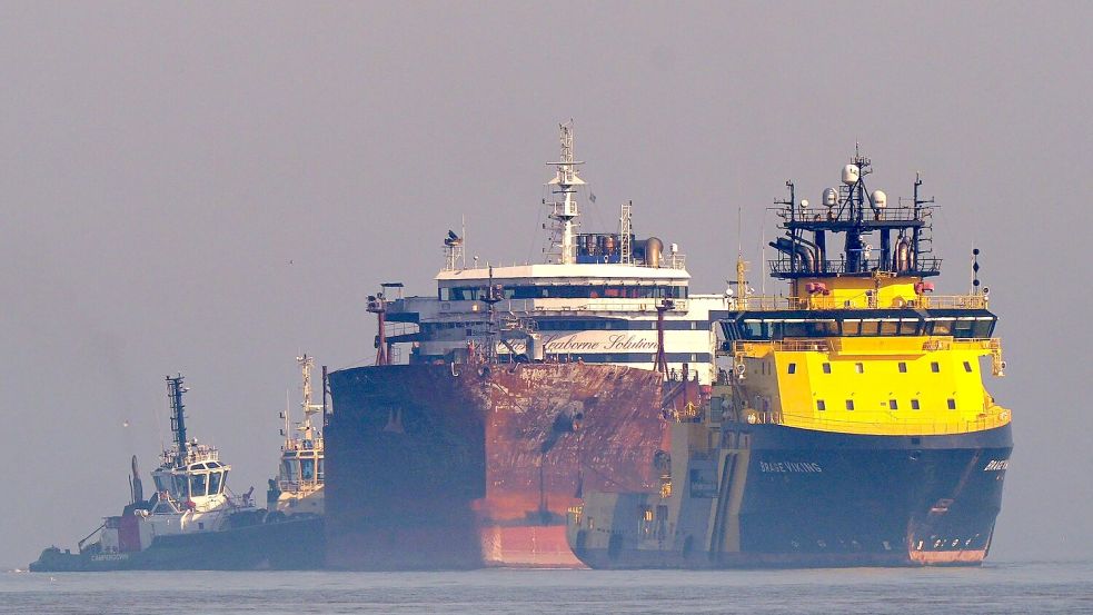 Die Kollision des Containerschiffs Solong mit dem Tanker Stena Immaculate vor der englischen Küste im März verursachte einen großen Brand. Die Britischen Inseln sind laut Allianz wegen des regen Schiffsverkehrs ein sehr unfallträchtiges Gewässer. Foto: Yui Mok/PA Wire/dpa