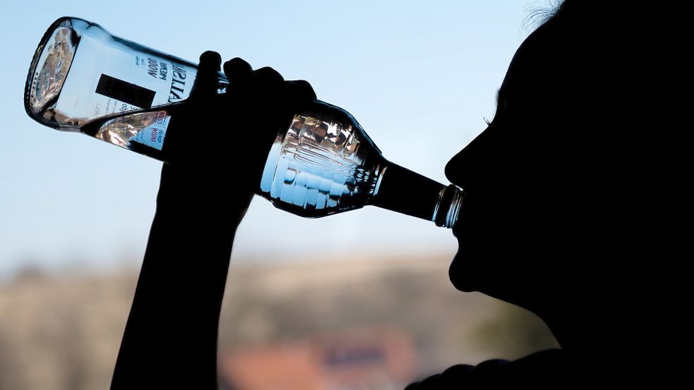 Hochprozentiges darf nicht an Jugendliche verkauft werden. Das hat sich noch nicht überall herumgesprochen. Foto: Stein/dpa