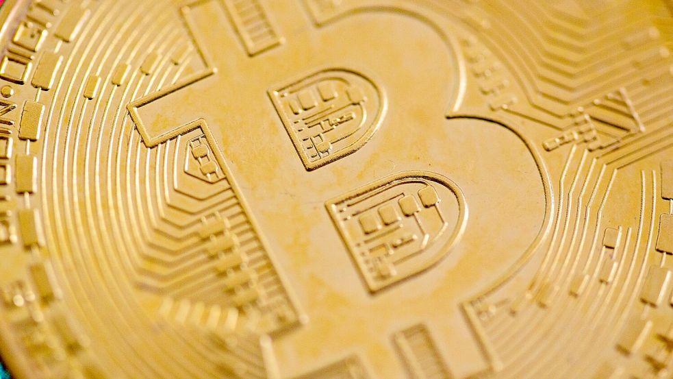 Der Bitcoin kommt derzeit auf eine Marktkapitalisierung von rund 2,1 Billionen Dollar. Foto: Fernando Gutierrez-Juarez/dpa