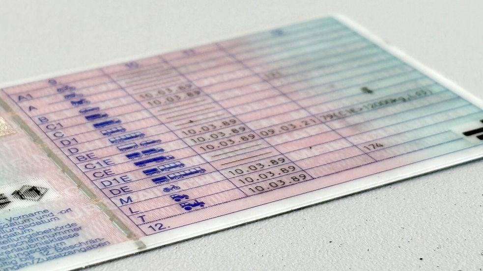 Um die auf der Rückseite eines Führerscheins abgebildeten Fahrerlaubnisklassen L und T ging es dem Leezdorfer in dem Berufungsprozess. Foto: Thomas Dirks