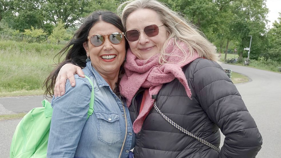 Anja (links) aus Riepe und Heike aus Aurich sind seit 30 Jahren dabei.