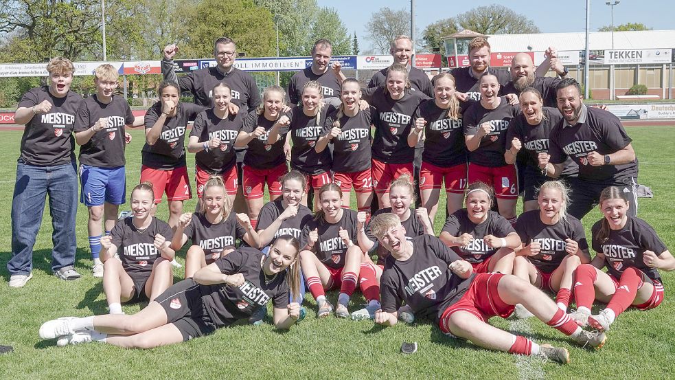 Die Meistermannschaft der SpVg Aurich. Am 14. Juni geht es in Barsinghausen gegen den SV Hastenbeck um den Regionalliga-Aufstieg.Foto: Helmut Vortanz