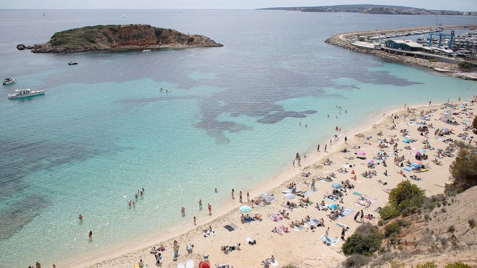 In Spanien liegen die Preise für Essengehen und Übernachtung 25 Prozent unter dem deutschen Niveau. (Archivbild) Foto: Clara Margais/dpa