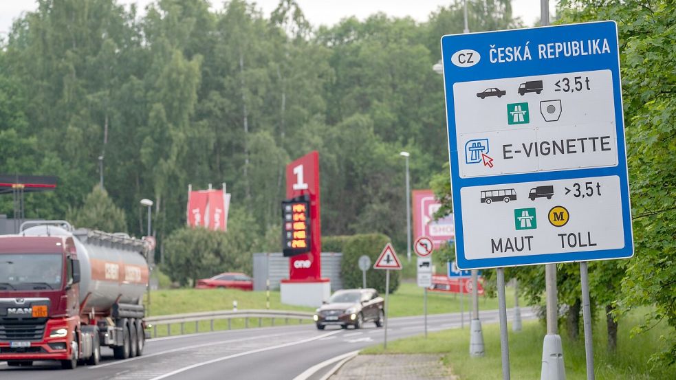 Ein Vergleich der Tankpreise lohnt sich vor allem in Grenzregionen wie hier am Übergang nach Tschechien. Foto: Pia Bayer/dpa
