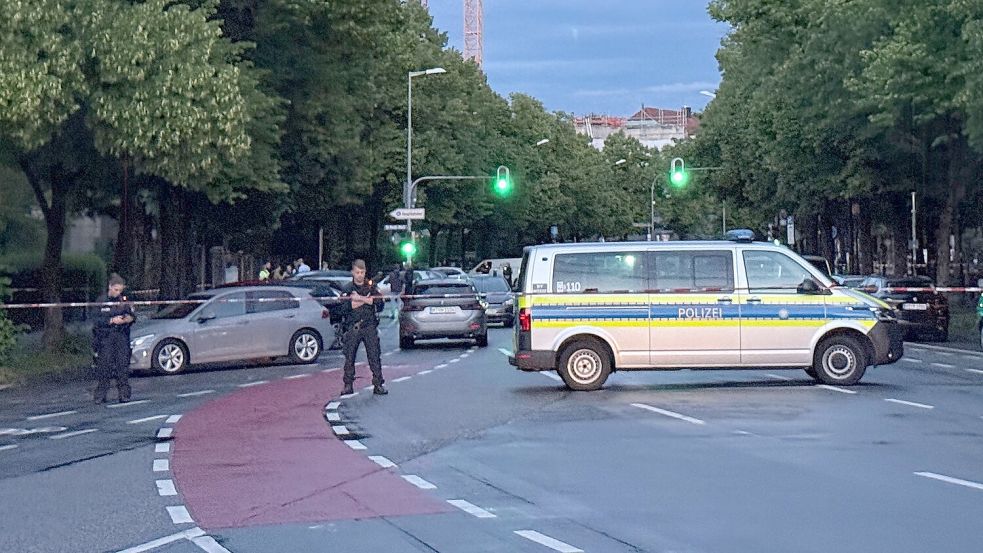 Die Polizei sperrte den Tatort ab. Foto: - Paul/Vifogra/dpa