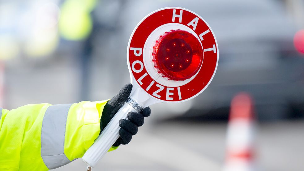 In Wirdum entzog sich ein Autofahrer einer Polizeikontrolle. Foto: DPA