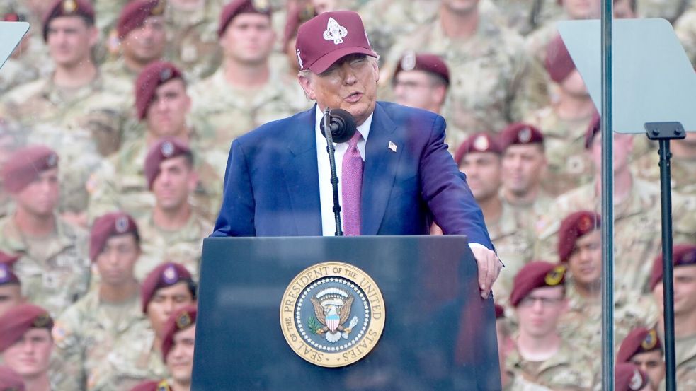 Wenige Tage vor einer großen Militärparade in Washington hat Donald Trump die Stärkung der amerikanischen Streitkräfte beschworen. Foto: Alex Brandon/AP/dpa