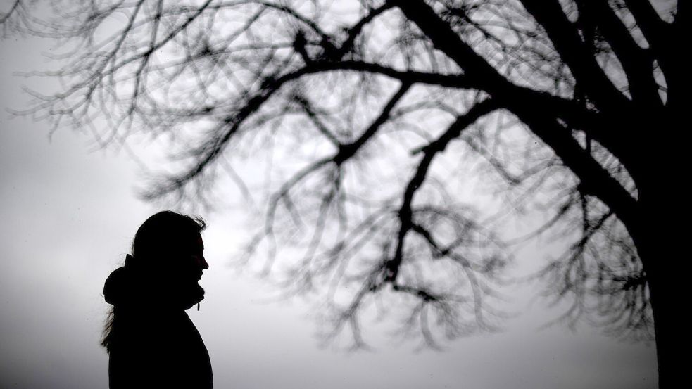 Bei Menschen mit entsprechender Veranlagung können depressive Symptome verstärkt werden. Foto: picture alliance / Julian Stratenschulte/dpa