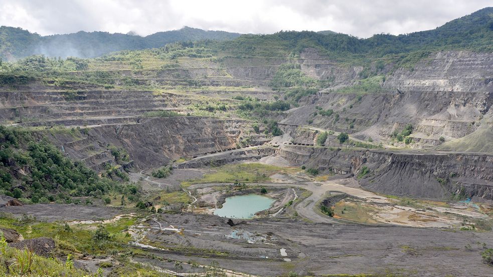 Die Landschaft rund um einer abgeschalteten Panguna-Mine im autonomen Gebiet Bougainville. Foto: IMAGO/AAP