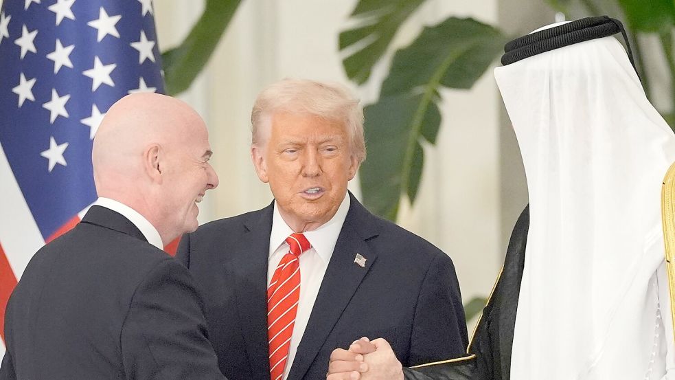 FIFA-Chef Infantino hält enge Bande zum US-Präsdienten und nach Saudi-Arabien. Foto: Alex Brandon/AP/dpa