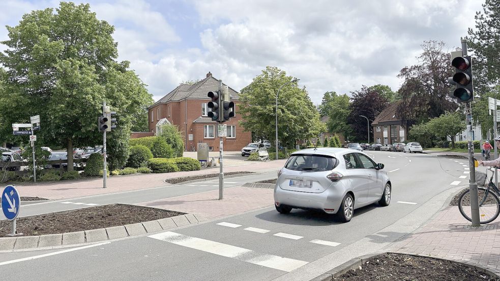 Die Ampel an der Julianenburger Straße auf Höhe des Hafens. Foto: Mieke Matthes