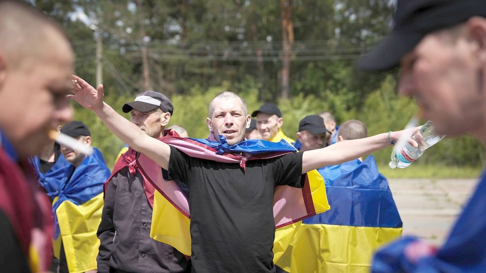Der Austausch von Gefangenen läuft, auch wenn beide Seiten einander immer wieder Verzögerungen vorwerfen. Foto: Uncredited/Ukrainian Presidential Press Office/AP/dpa