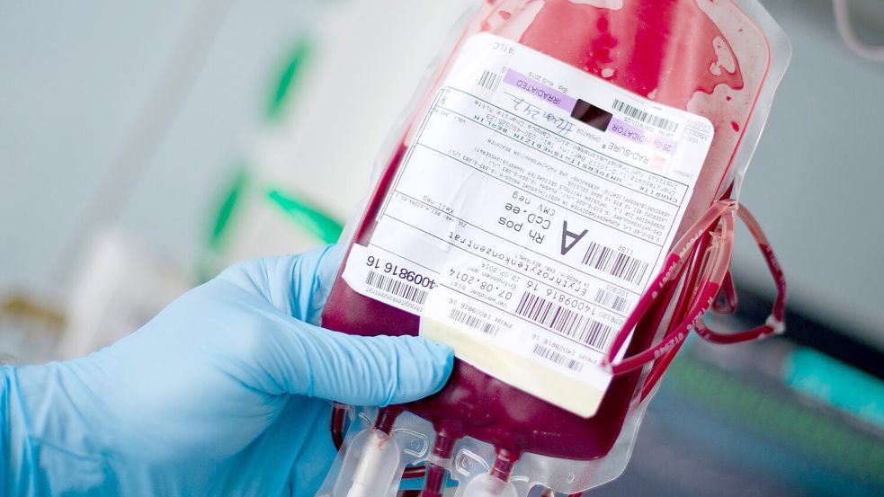 Pro Tag werden etwa 15.000 Blutspenden benötigt. (Archivbild) Foto: Daniel Bockwoldt/dpa