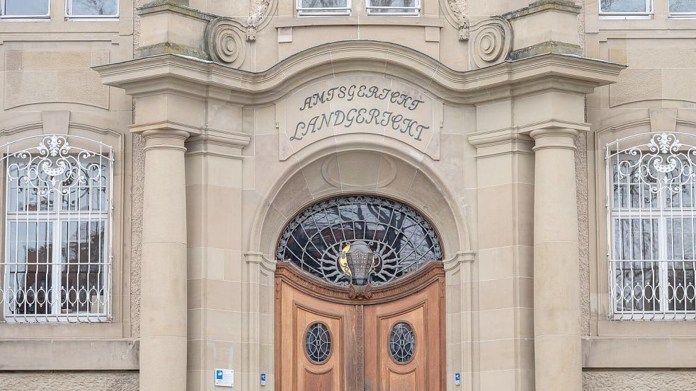 Ein Jugendlicher soll auf seinen Freund geschossen haben. Jetzt steht er vor Gericht. (Archivbild) Foto: Silas Stein/dpa