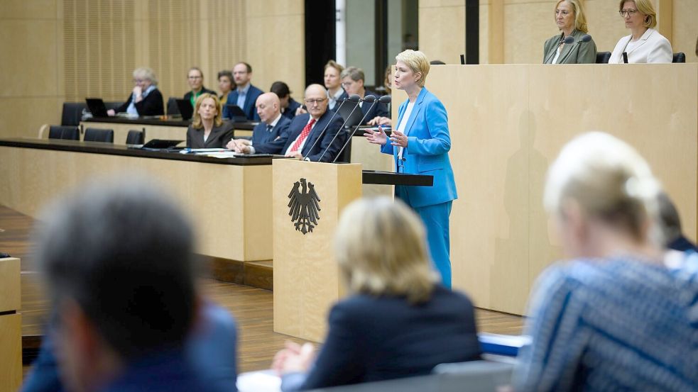 Mecklenburg-Vorpommerns Ministerpräsidentin Schwesig (SPD) fordert im Bundesrat Rentenstabilität. Foto: Bernd von Jutrczenka/dpa