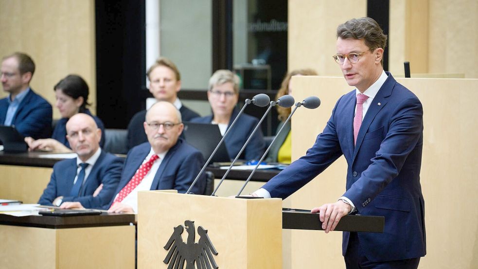 NRW-Ministerpräsident Wüst mahnte: Länder und Kommunen müssten sich die Entlastungen auch leisten können. Foto: Bernd von Jutrczenka/dpa