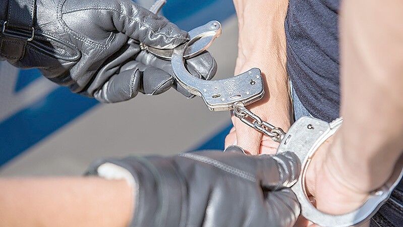 Die Polizei brachte einen 30-jährigen Mann aus Südbrookmerland in eine Justizvollzugsanstalt und leitete mehrere Strafverfahren ein. Symbolbild: Archiv/Bundespolizei