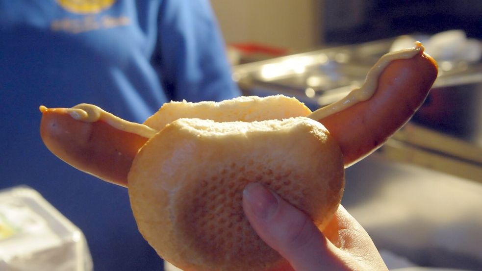 Wegen einer Bockwurst-Bestellung konnte der betrunkene Fahrer gestellt werden. (Symbolbild) Foto: picture alliance / ZB