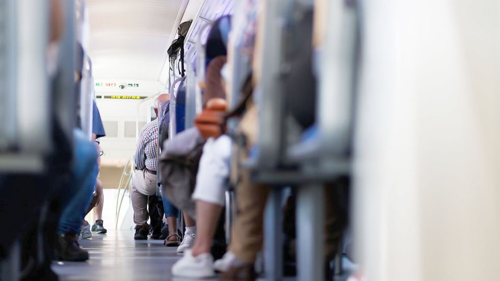 Die Deutsche Bahn will die Familienreservierung ab dem 15. Juni nicht mehr anbieten. (Archivbild) Foto: Philipp von Ditfurth/dpa