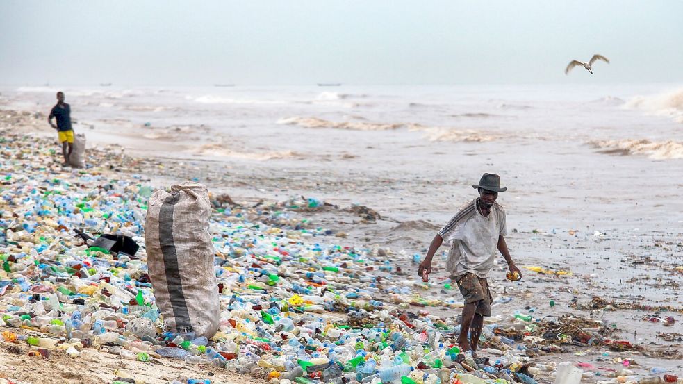 Im Sommer wollen etliche Staaten in Genf erneut versuchen, ein Plastikabkommen zu treffen. (Archivbild) Foto: picture alliance / Christian Thompson/EPA/dpa