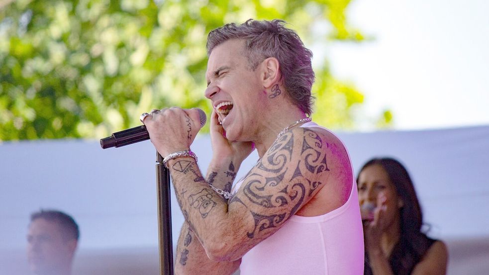 „Ich freue mich schon jetzt darauf, diesen Song in den kommenden Jahren bei einigen meiner Lieblingsturniere live zu performen“, sagt Robbie Williams über die Fifa-Hymne „Desire“. (Archivbild) Foto: Joshua Stanyer/SOPA Images via ZUMA Press Wire/dpa