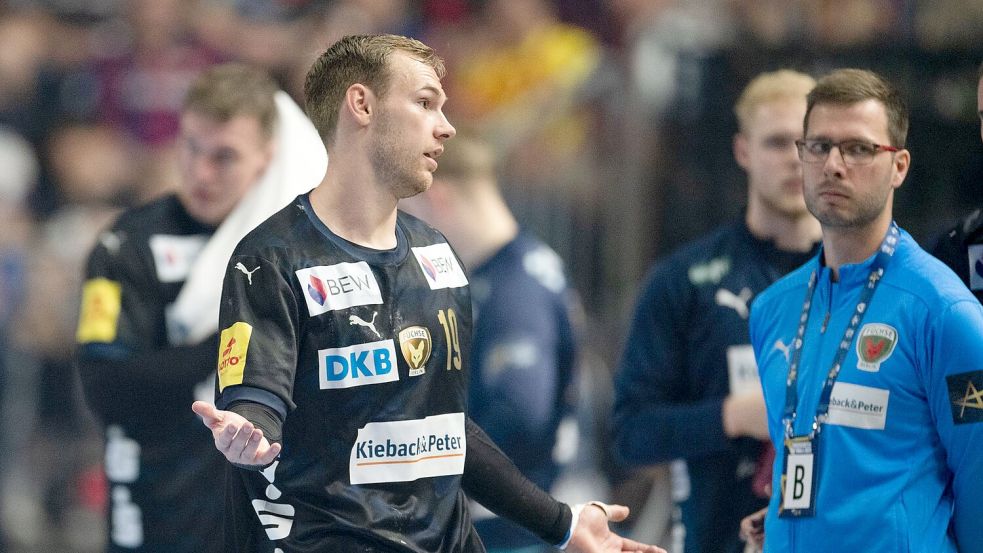 Musste nach einer Roten Karte früh vom Feld: Berlins Superstar Mathias Gidsel. Foto: Marius Becker/dpa