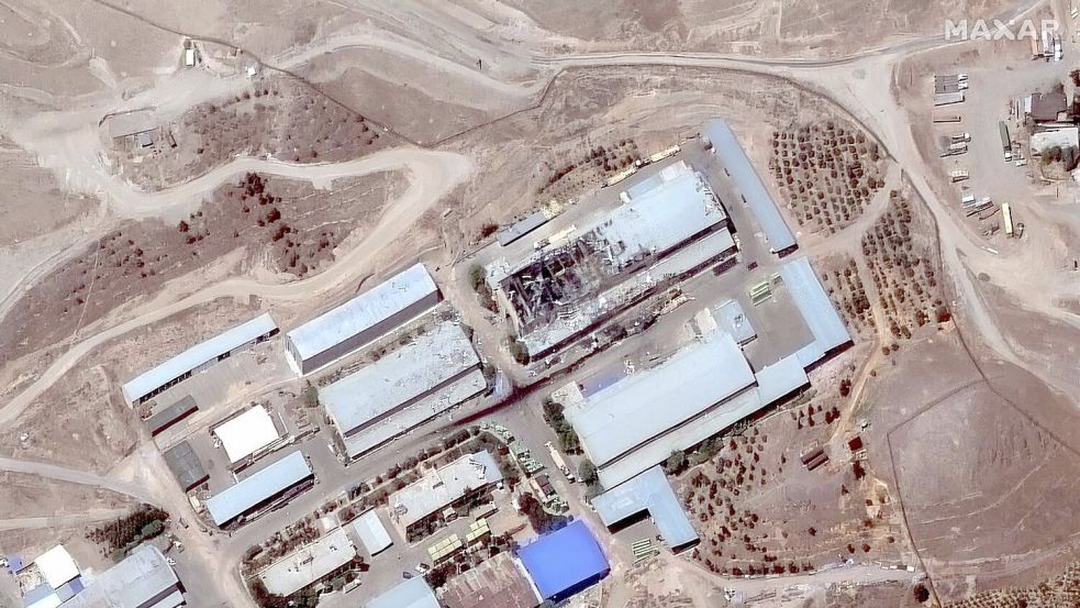Israels Luftwaffe nimmt nach eigenen Angaben erneut militärische Ziele im Iran ins Visier. Foto: -/Maxar Technologies via AP/dpa