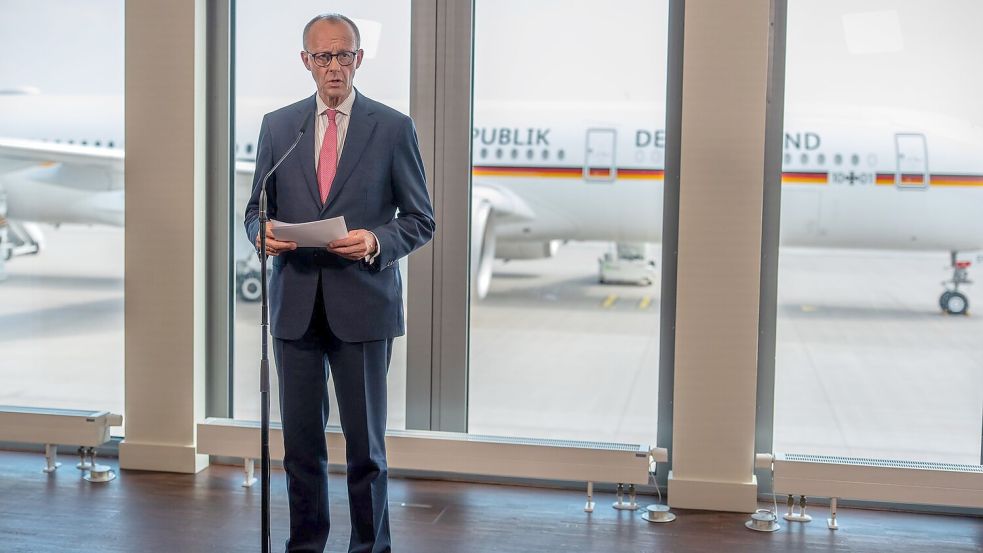 Bundeskanzler Merz fliegt zum G7-Gipfel - und dort wird auch die Eskalation im Konflikt zwischen Israel und dem Iran wei oben auf der Agenda stehen. Foto: Michael Kappeler/dpa