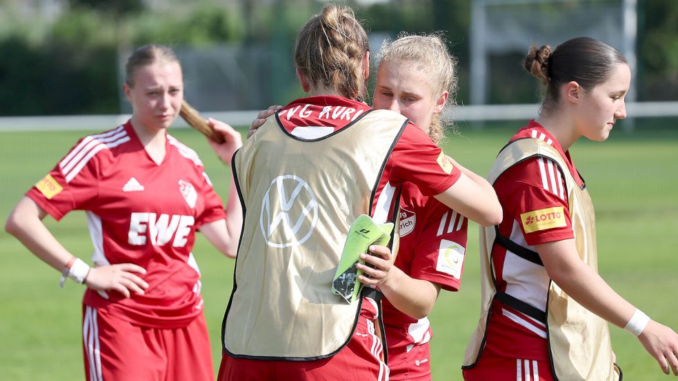 Die Trauer war groß bei den SpVg-Spielerinnen nach der ernüchternden 0:3-Pleite gegen Hastenbeck.Fotos: Helmut Vortanz