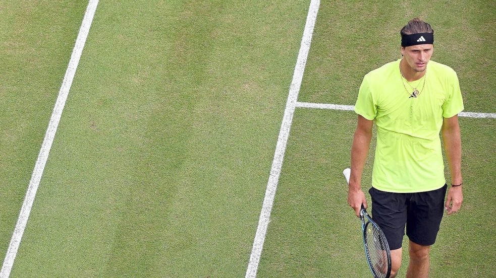 Alexander Zverev verlor den ersten Satz gegen Taylor Fritz nach einem schwächeren Aufschlagspiel. Foto: Marijan Murat/dpa