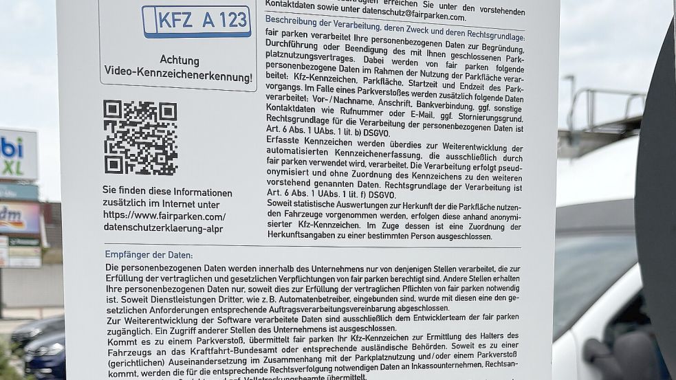 Auf Tafeln werden die Regeln für die Datenverarbeitung erläutert. Foto: Eva van Loh
