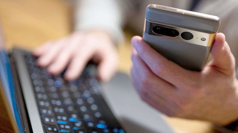 Neun von zehn Menschen in Deutschland ab 16 Jahren nutzen Online-Banking (Symbolbild). Foto: Monika Skolimowska/dpa