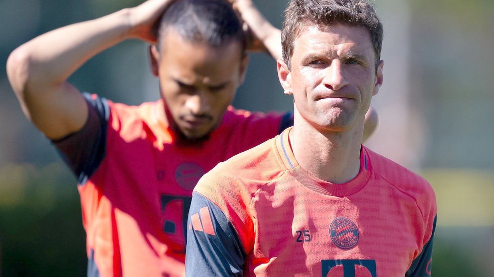 Für Thomas Müller (r) und Leroy Sané muss Ersatz her. Foto: Sven Hoppe/dpa