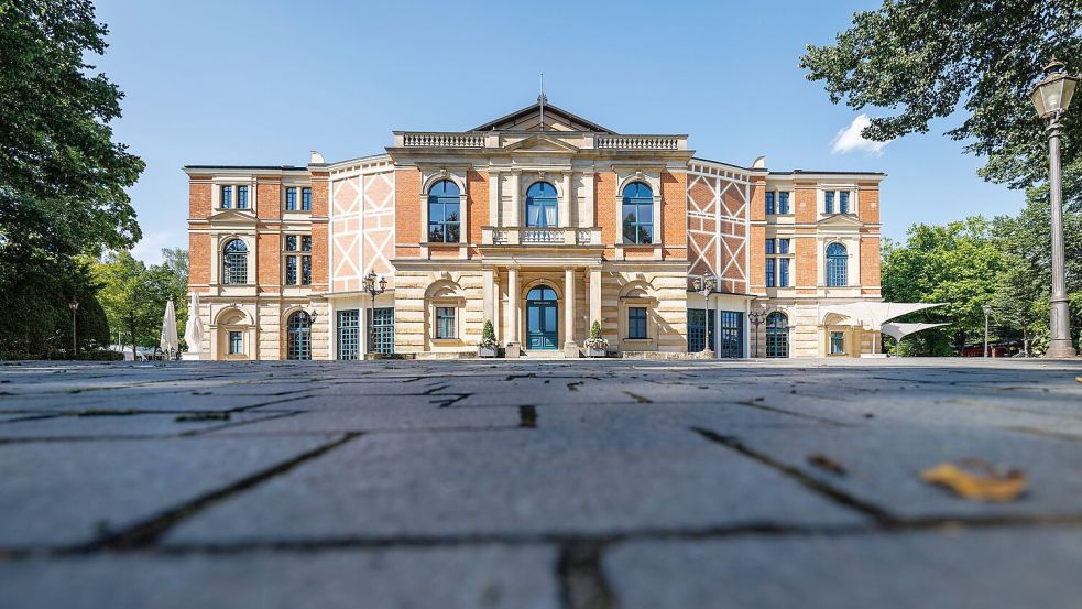Das Bayreuther Festspielhaus. (Archivbild) Foto: Daniel Karmann/dpa