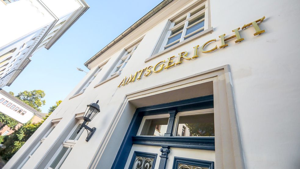 Wegen der Vorfälle in Marienhafe musste sich der 18-Jährige vor dem Amtsgericht in Aurich verantworten. Foto: Romuald Banik