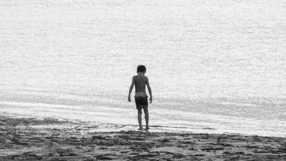 Dieter starb weit weg von zuhause. Er ertrank während seines Aufenthalts in einem Verschickungsheim an der Ostsee. Foto: Unpslash