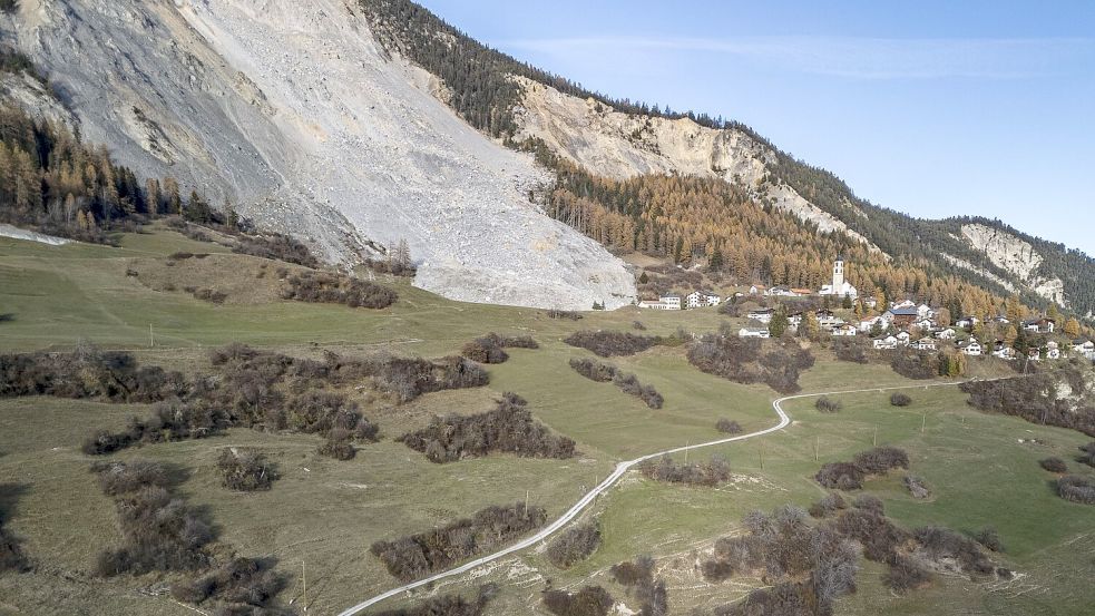 Brienz: Die Gefahr eines neuen großen Schuttstroms ist gestiegen. (Archivbild) Foto: Til Buergy/KEYSTONE/dpa