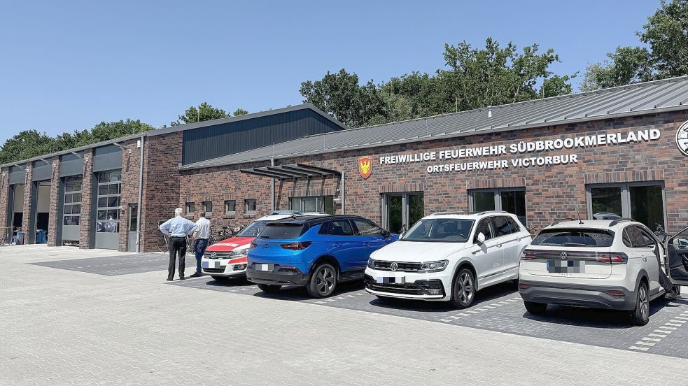 Das neue Feuerwehrhaus in Victorbur. Fotos: Holger Janssen