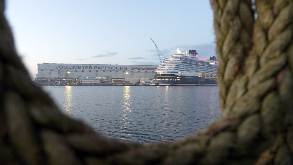 Auf der Meyer Werft soll die Videoüberwachung ausgedehnt werden, um Vandalismus und Diebstähle einzudämmen. Aber wie groß sind die Probleme? Foto: Izabella Mittwollen/dpa