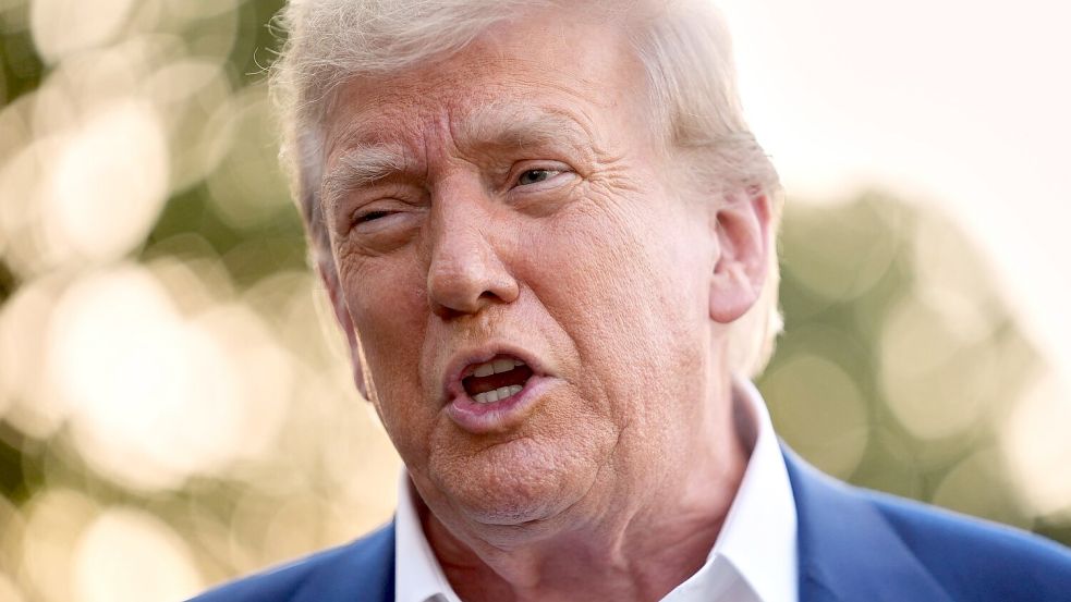 US-Präsident Donald Trump ist der Ansicht, dass sowohl Israel als auch der Iran die Waffenruhe verletzt haben. Foto: Evan Vucci/AP/dpa