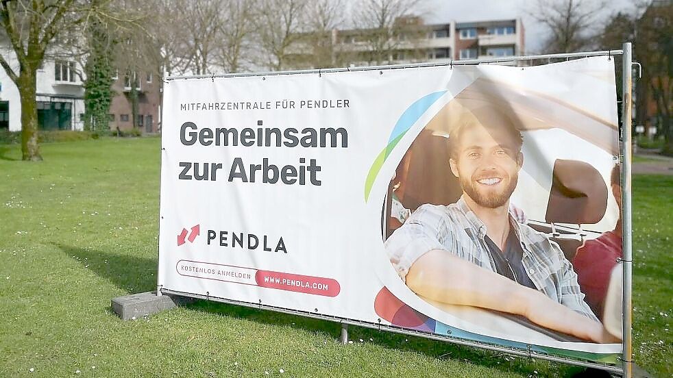 Mit solchen Bannern wurde in Aurich schon seit 2024 für die Mitfahrplattform geworben.Foto: Karin Böhmer